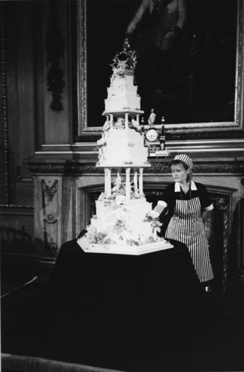 galleries/2011/04/27/royal-wedding-cakes/royal-wedding-cakes---prince-edward-and-sophie-rhys-jones_mgd1e9