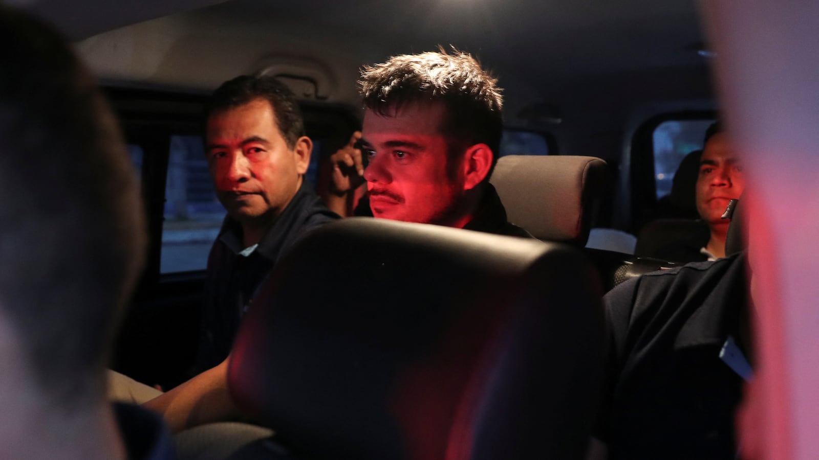 Joran Van der Sloot in the back of a car.