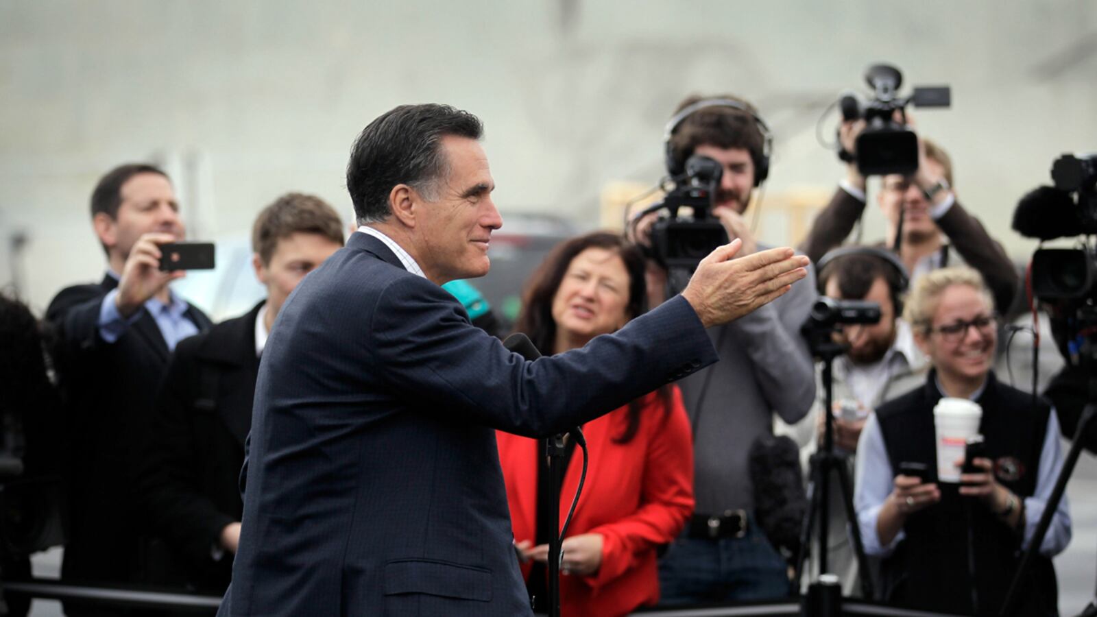 articles/2012/04/20/how-mitt-romney-beats-the-press-avoiding-most-national-interviews/mitt-romney-press-kurtz_hbph5j