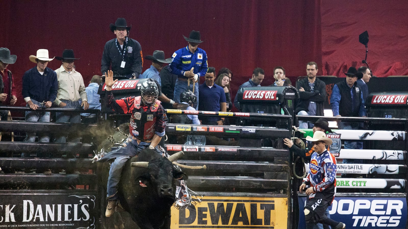 galleries/2016/01/16/behind-the-bull-a-night-with-a-professional-bull-rider-photos/160116_PBR_MSG_6_jkyqo6