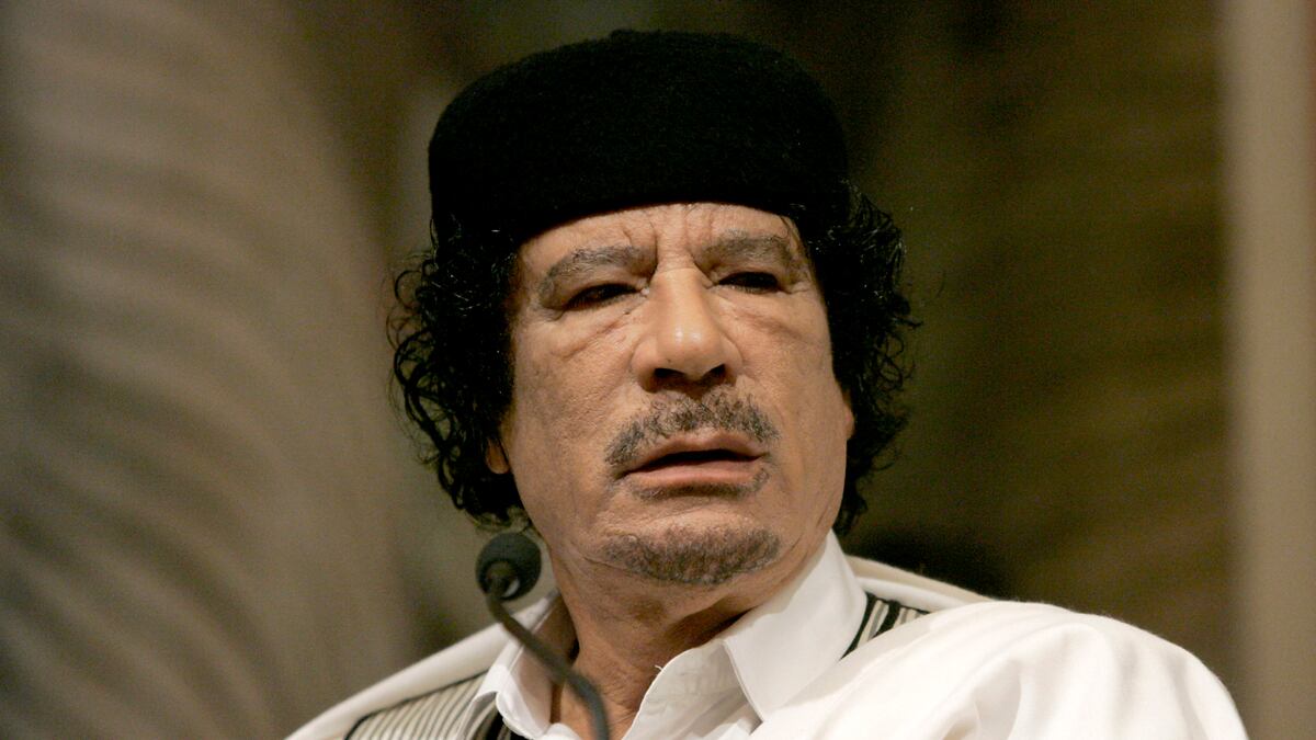 cheats/2011/10/25/gaddafi-buried-in-secret-grave/moammar-gaddafi-captured-wrap_fhiung