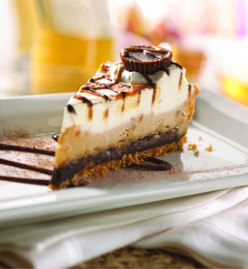 galleries/2011/11/17/25-most-fattening-pies-photos/fat-pies-10-fridays-choco-peanut-butter_pztmhb