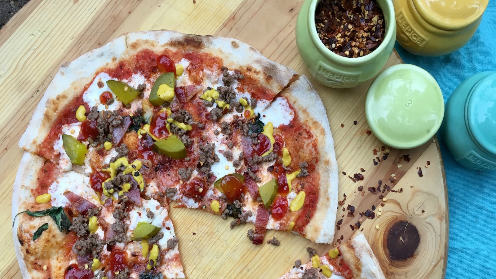 articles/2016/10/23/how-to-make-george-w-bush-s-cheeseburger-pizza/161023-dobeneck-tease_razvdl