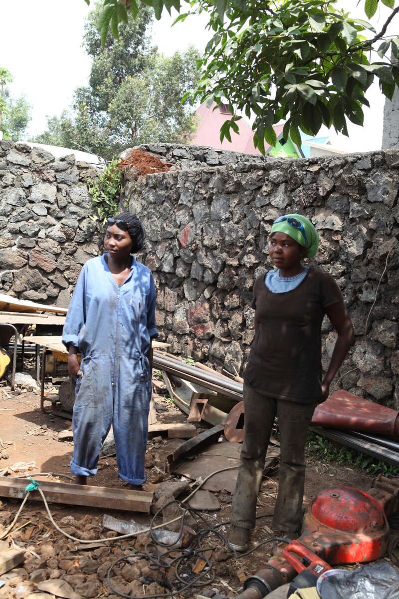 galleries/2014/06/06/victims-no-more-congo-s-badass-women-mechanics-photos/140605-congo-mechanics9_wzmyde