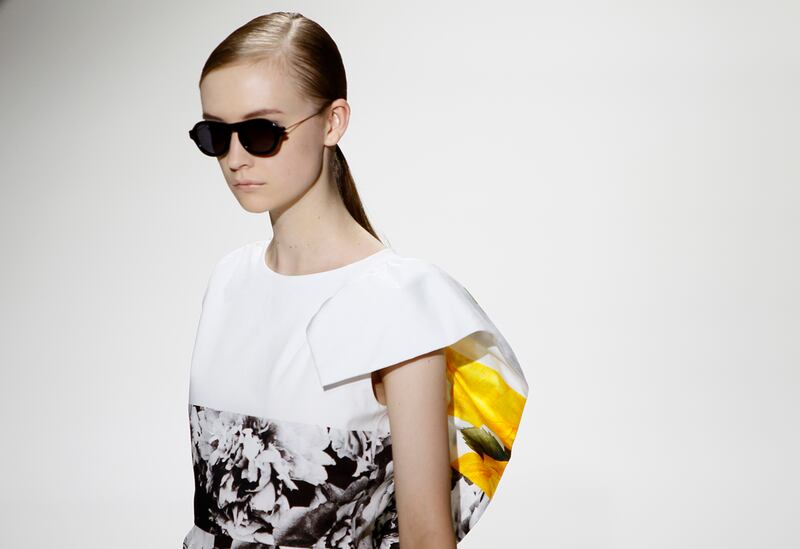 galleries/2011/09/30/paris-fashion-week-spring-summer-2012-photos/paris-fashion-van-noten2_trmhzw