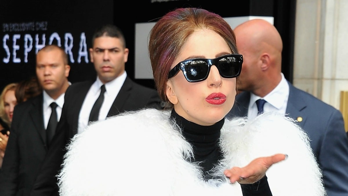 cheats/2012/11/07/gaga-donates-1m-for-sandy-relief/lady-gaga-peace-prize-cs_besrn9