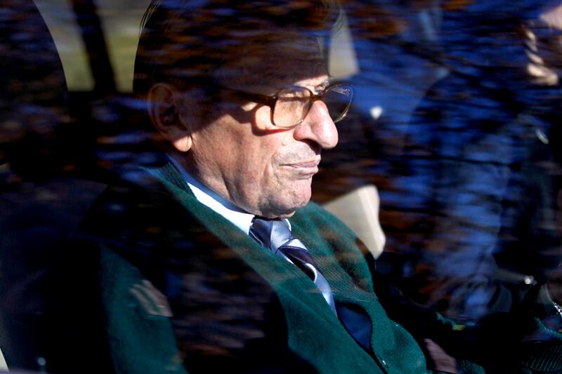 articles/2011/11/10/why-penn-state-fans-love-fired-coach-joe-paterno-despite-sex-scandal/paterno-scandel-option2_wlnzee