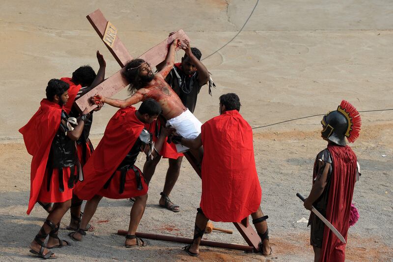 galleries/2014/04/18/flagellations-crucifixions-and-processions-good-friday-around-the-world-photos/140418-good-friday-india_qdwmth