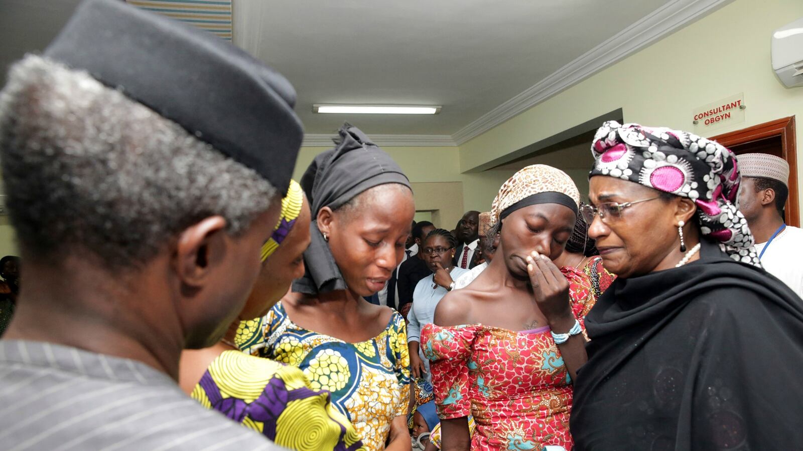 cheats/2016/10/17/21-chibok-schoolgirls-held-by-boko-haram-reunited-with-families/161016-boko-haram-girls-reunited-cheat_ioaa1c