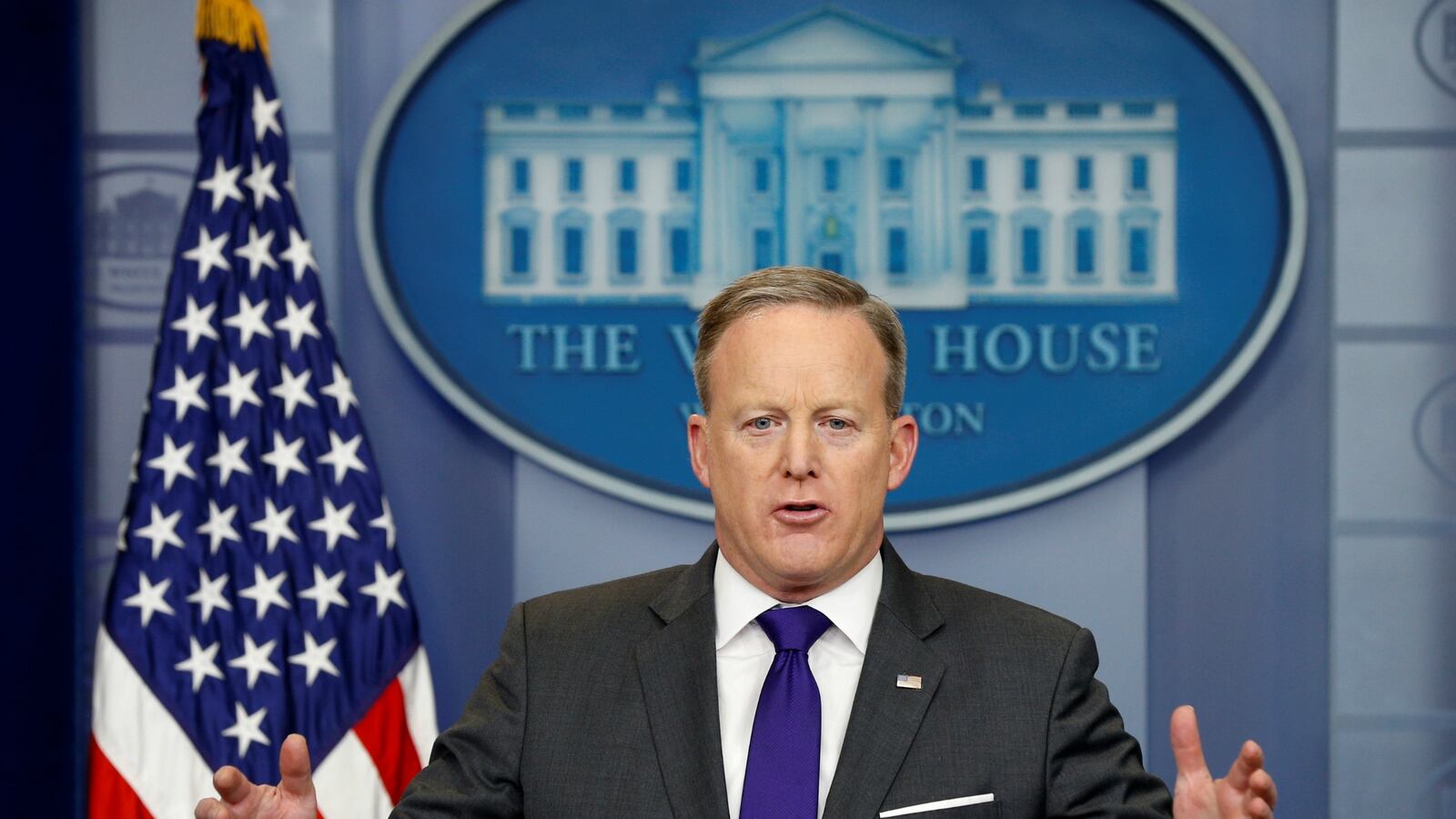 cheats/2017/02/14/spicer-contradicts-trump-wh-officials-on-flynn-resignation/170214-sean-spicer-presse-cheat_ga698b