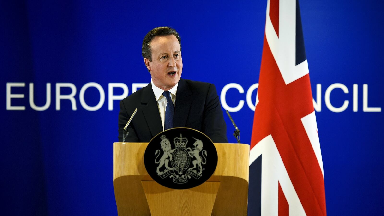 cheats/2016/06/08/uk-extends-brexit-voter-registration/160608-brexit-cameron-cheat_nfvpxd