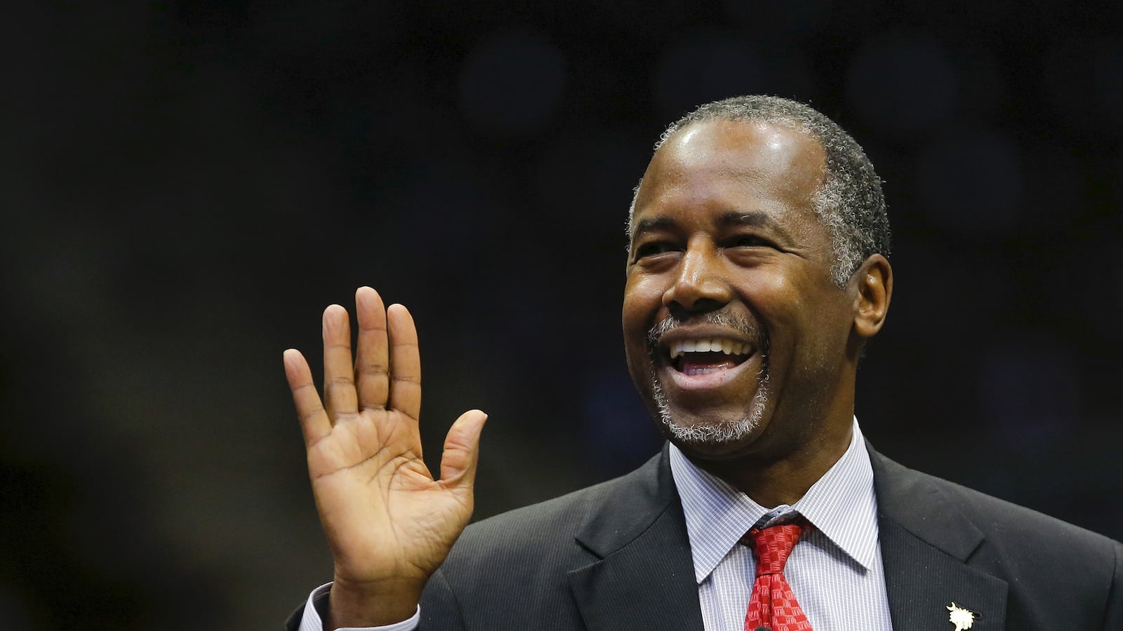 articles/2016/01/05/a-confident-ben-carson-shows-up-on-staten-island-as-donald-trump/160104-resnick-carson-tease_xthkae