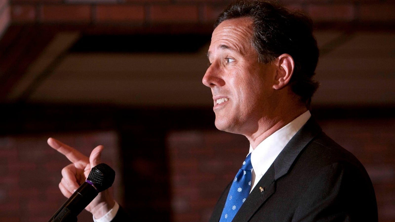 cheats/2012/03/26/santorum-campaigns-at-supreme-court/santorum-journalist_kegxfi