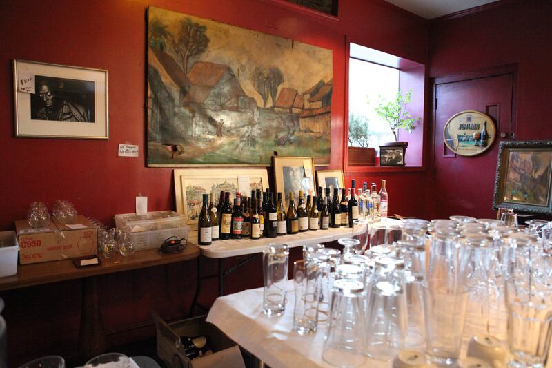 articles/2016/02/06/la-lunchonette-s-sad-sold-out-farewell/160205-goldstein-La-Luncheonette-3_om68nj