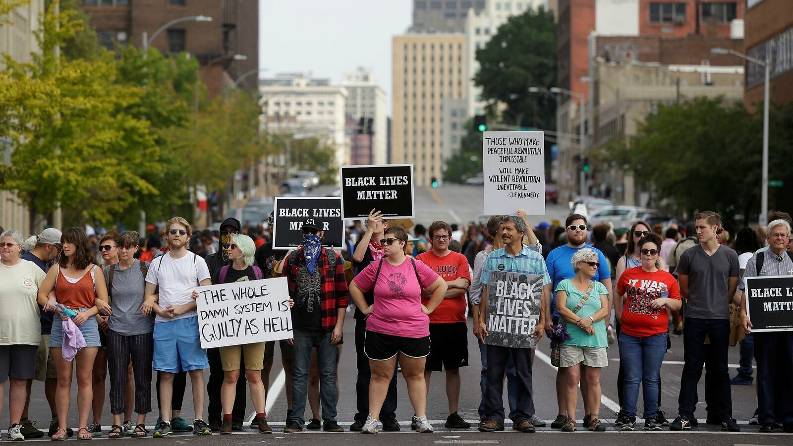 170917-st.-louis-protests-vandalism-cheat_zn5igq