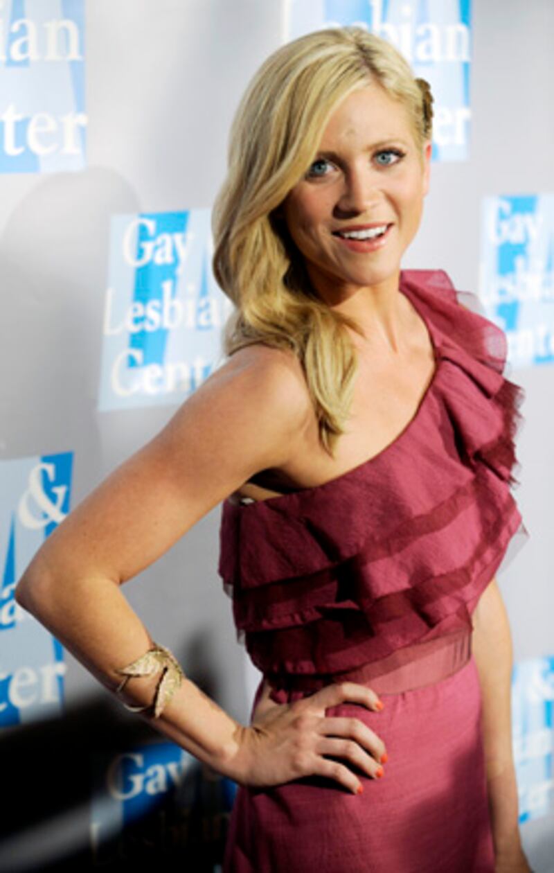 galleries/2009/12/31/celebrity-new-year-s-resolutions/celeb-ny-resolutions---brittany-snow_stwytr