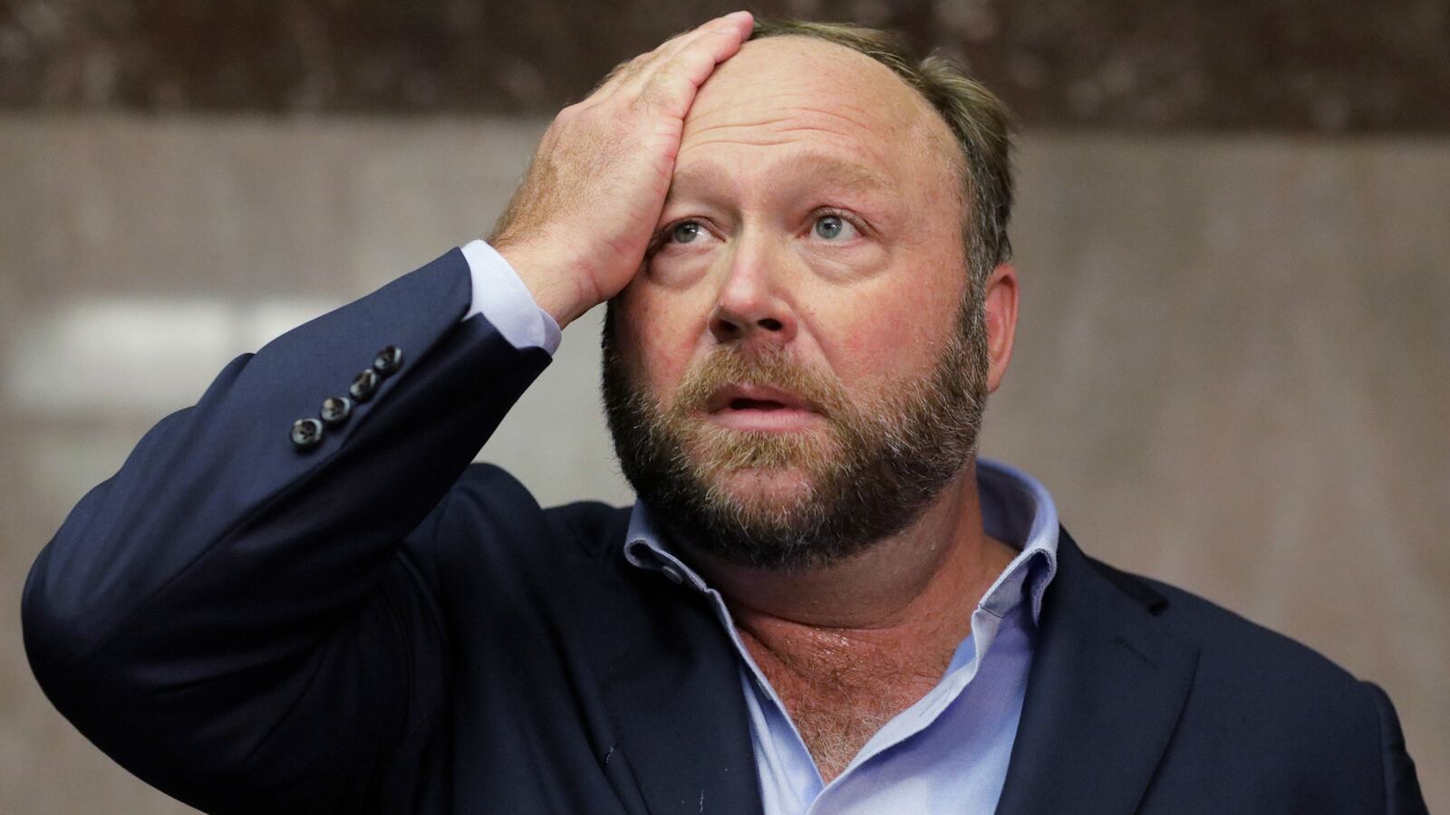 180908-apple-bans-alex-jones-cheat_rhacuc