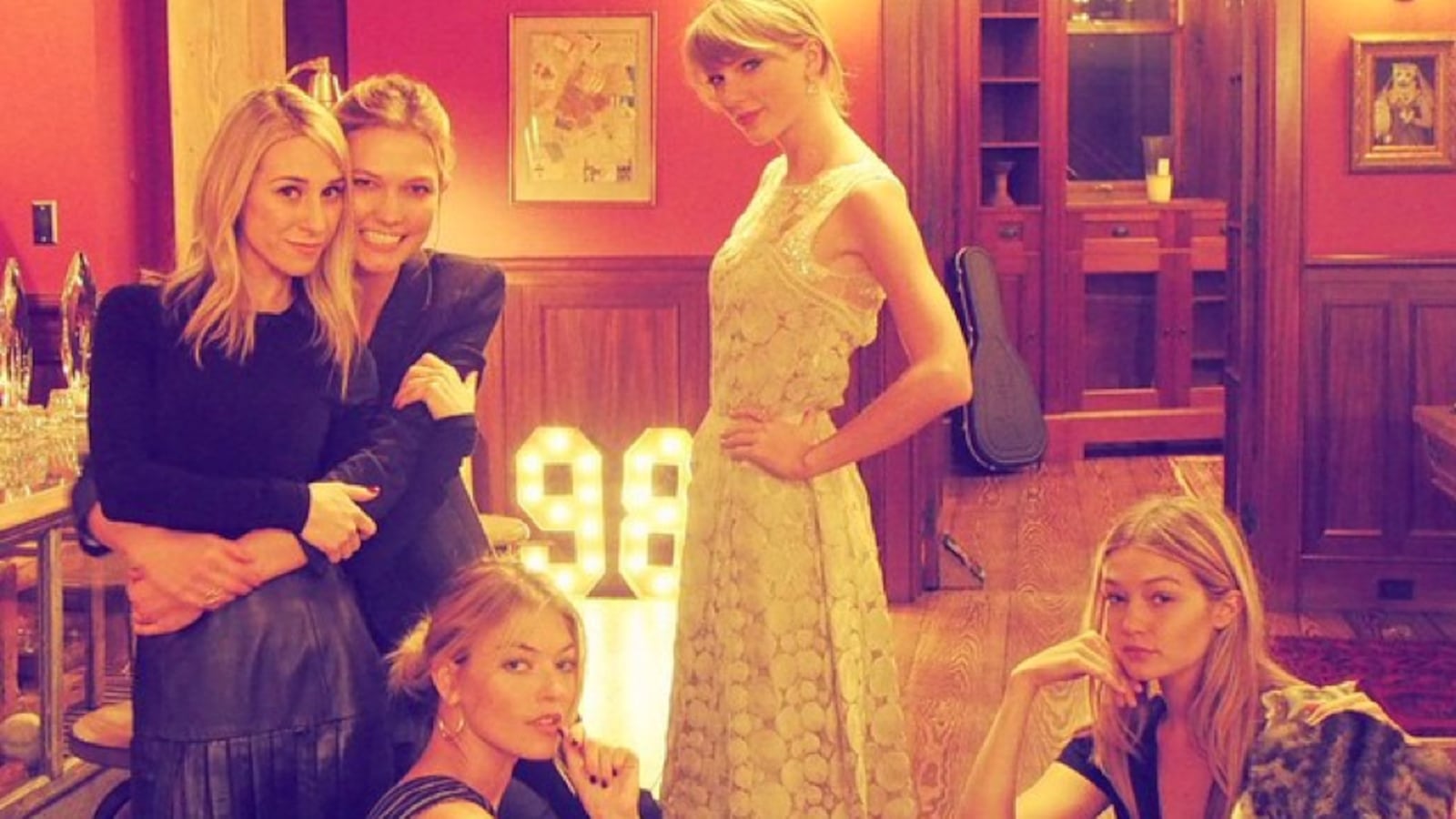 articles/2016/07/06/why-taylor-swift-s-july-4-party-looked-like-utter-hell/160706-teeman-taylor-dwift-squad-tease-2_amv3rl