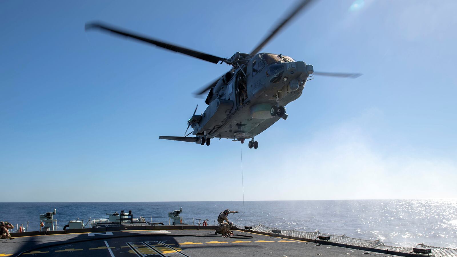 2020-04-30T000000Z_1514819864_RC2PEG9O2I4D_RTRMADP_3_CANADA-HELICOPTER-NATO_zdai8m