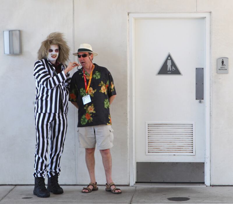 galleries/2012/07/16/the-craziest-costumes-from-comic-con-2012-photos/comic-con-costumes-beetlejuice_euq2km