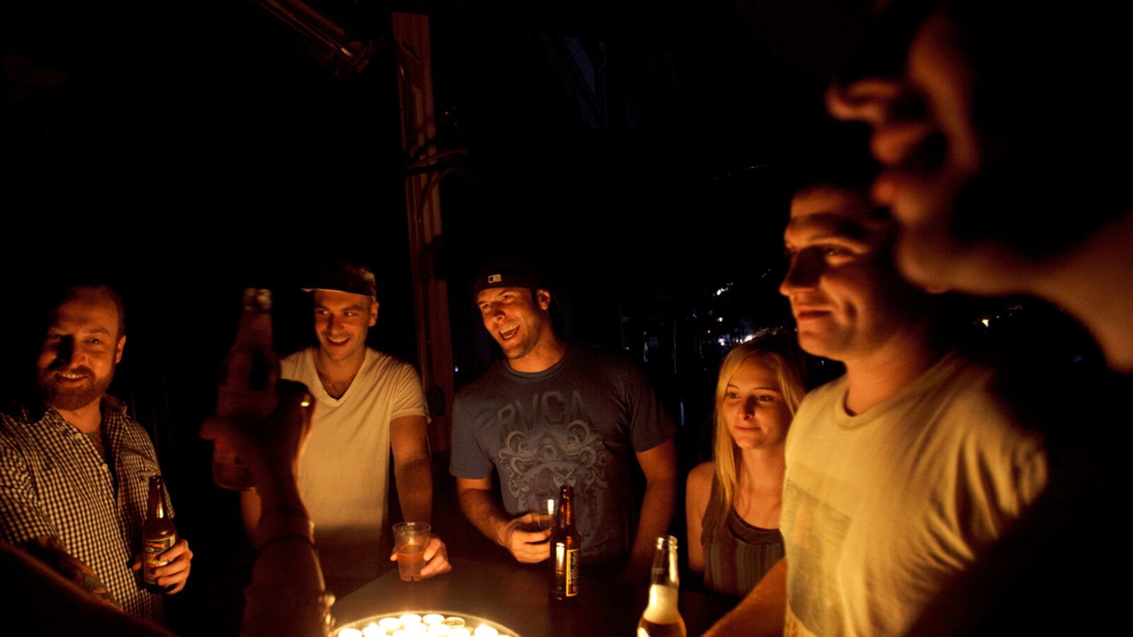 cheats/2011/09/09/over-4-million-without-power-in-ca/power-outage-san-diego-bar-cheat_q5ahqf