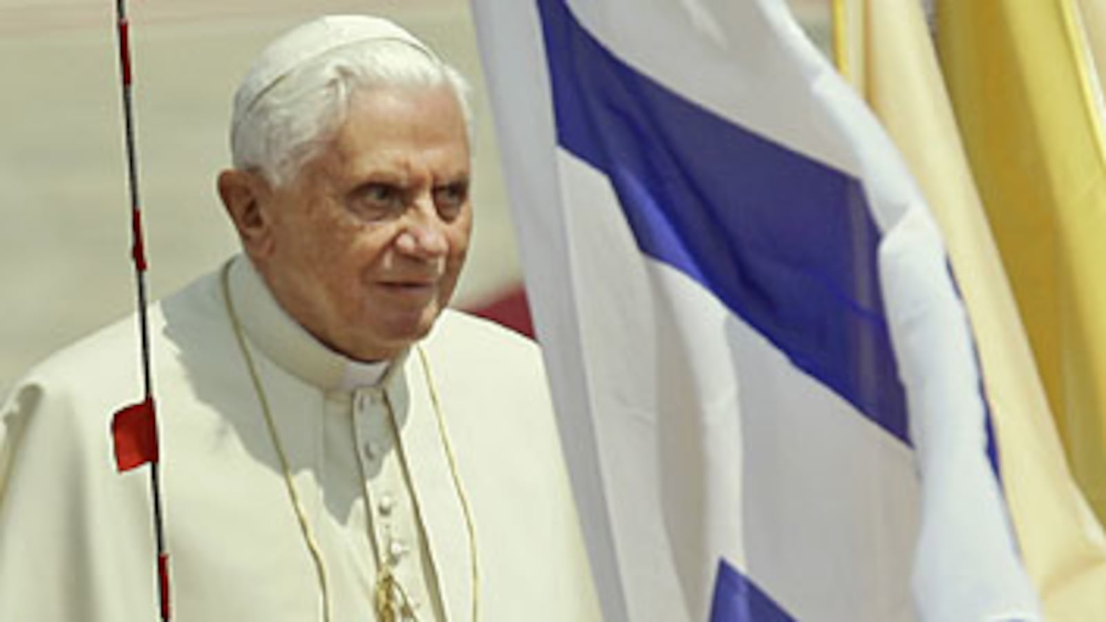 cheats/2009/05/11/pope-lands-in-israel/pope-israel_z8hiam