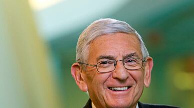 articles/2010/09/30/eli-broad-the-culture-king-of-la/christie-eli-broad_129675_pjc50q