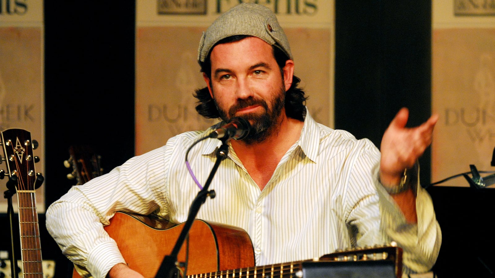 Musician Duncan Sheik performs songs from "Whisper House" at Barnes & Noble, Lincoln Triangle on January 30, 2009 in New York City.