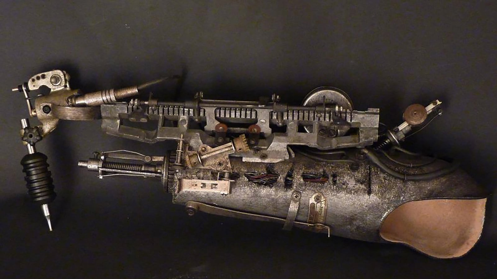 articles/2016/06/09/artist-s-prosthetic-arm-doubles-as-a-tattoo-gun/160609-Prosthetic_arm_tattoo-tease_kpwkza