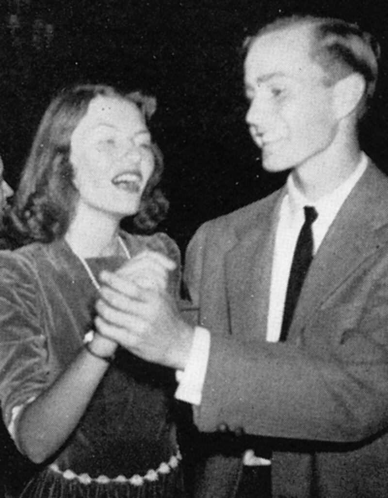 galleries/2012/04/17/michelle-obama-prom-photo-and-more-awkward-celebrity-prom-photos/celebrity-prom-photos-george-hw-bush_qs1ze1