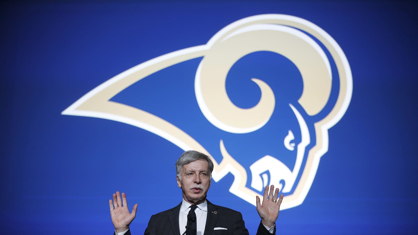 articles/2016/01/19/the-working-class-people-the-nfl-screwed-in-st-louis/160118-silverman-rams-tease_ln02lu