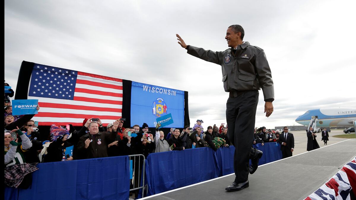articles/2012/11/02/in-election-s-last-weekend-obama-gains-moderate-momentum-as-romney-flails/obama-locks-it-up-avlon_pi0jvn