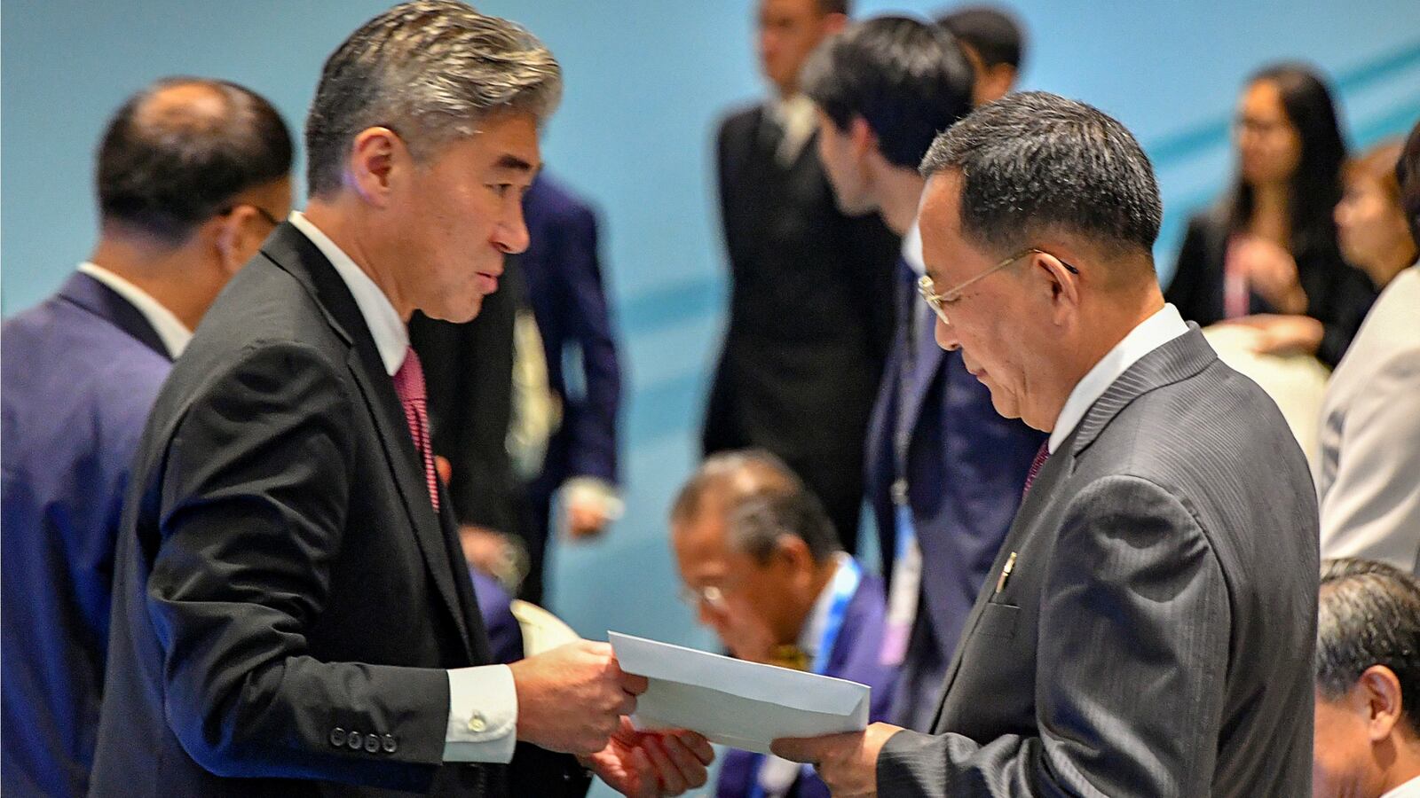 180804-trump-letter-kim-cheat_cptpkq