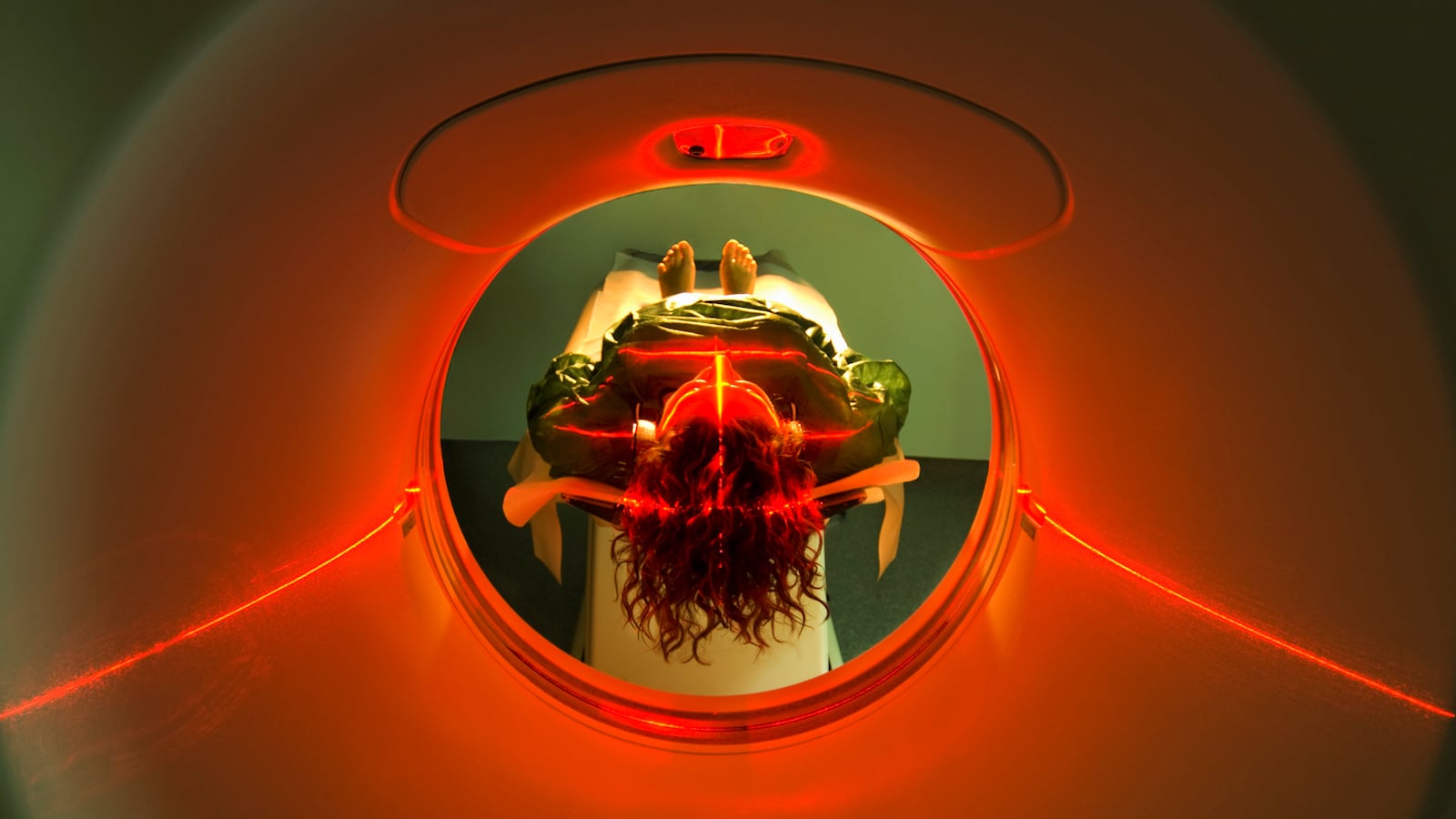 articles/2014/09/17/are-routine-scans-causing-cancer/140915-saunders-cat-scan-tease_arlhmn