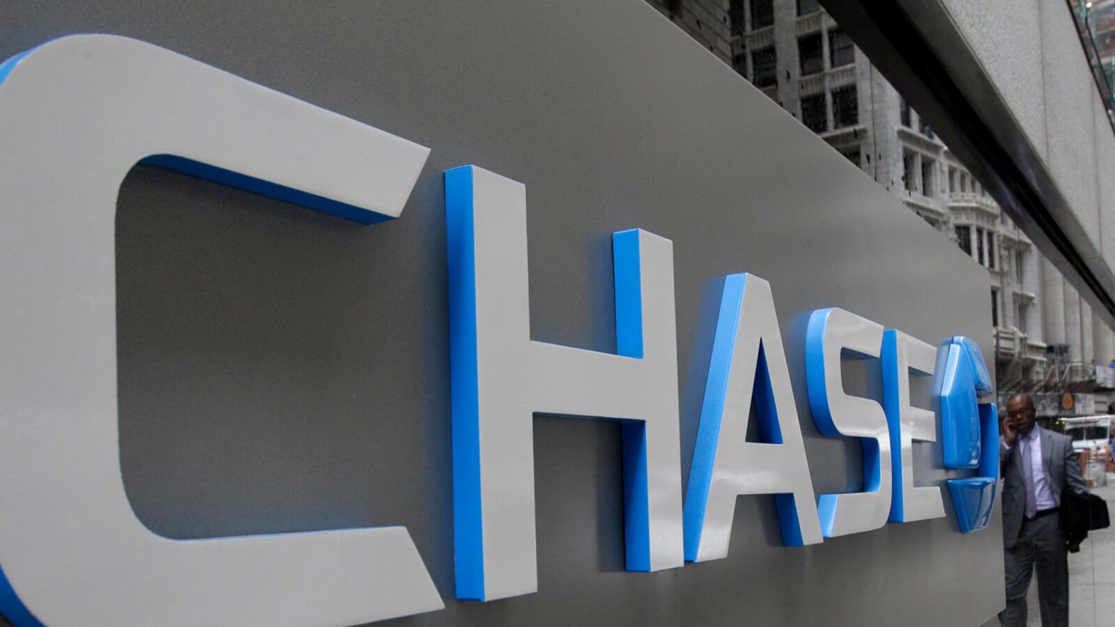 cheats/2012/05/10/jpmorgan-reveals-2b-losses/jp-morgan-case-loss-cheat_kkf3dw