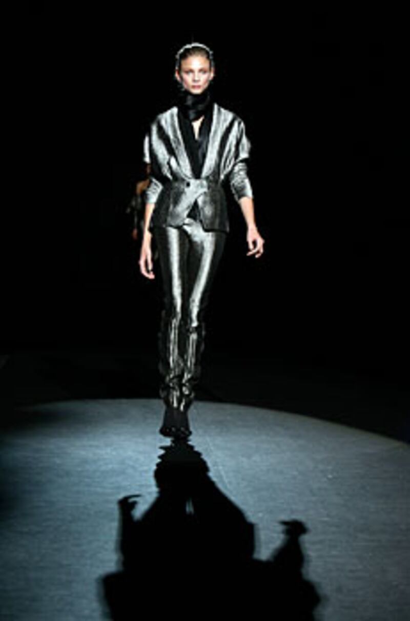 galleries/2009/02/16/a-bright-shining-moment/metallic-fashion---carolina-herrera_vfnnl6
