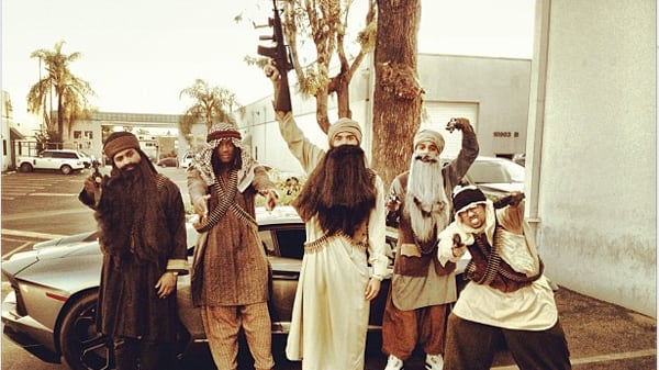 cheats/2012/11/01/chris-brown-wore-terrorist-costume/chris-brown-costume-cheat_p4nlnp