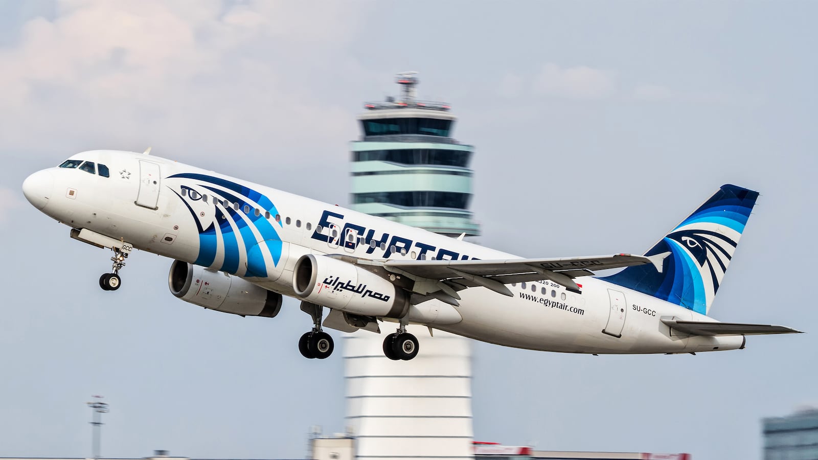 articles/2016/05/23/were-egyptair-flight-804-pilots-killed-before-they-could-send-a-mayday/160522-irving-egyptair-pilots-tease_o2aeyr