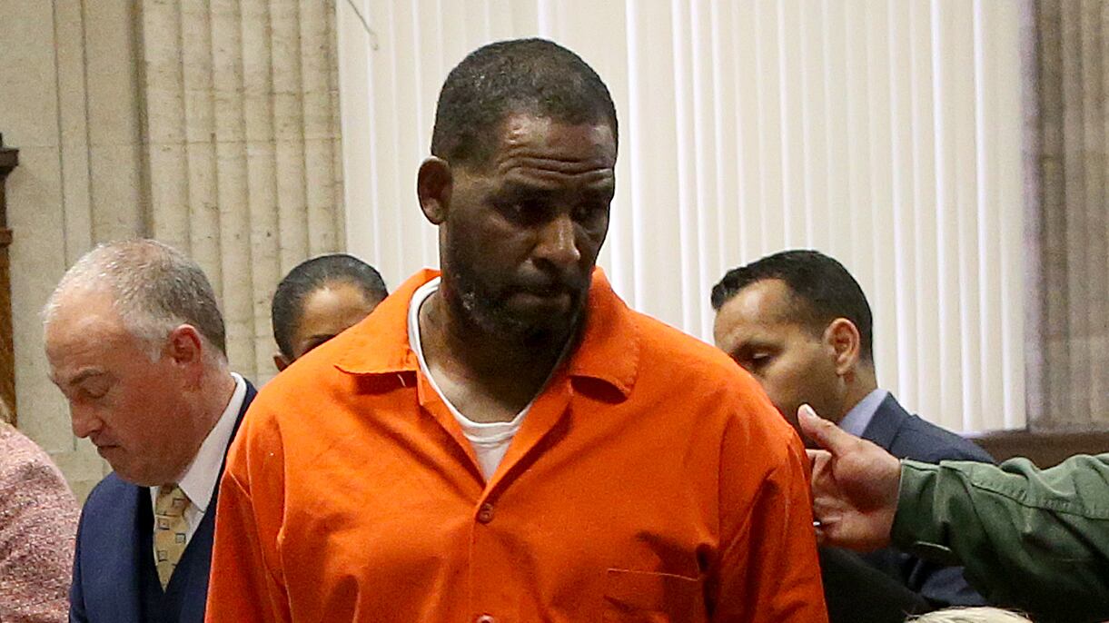 Singer R. Kelly turns to leave after appearing at a hearing at the Leighton Criminal Courthouse on September 17, 2019 in Chicago, Illinois.