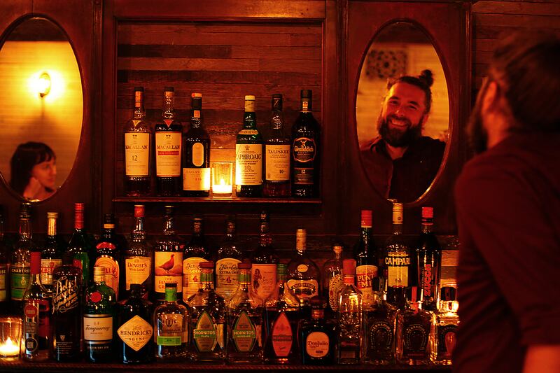 galleries/2013/09/29/the-best-bourbon-drinks-for-fall-photos/130927-burbon-month-07_b4uyun