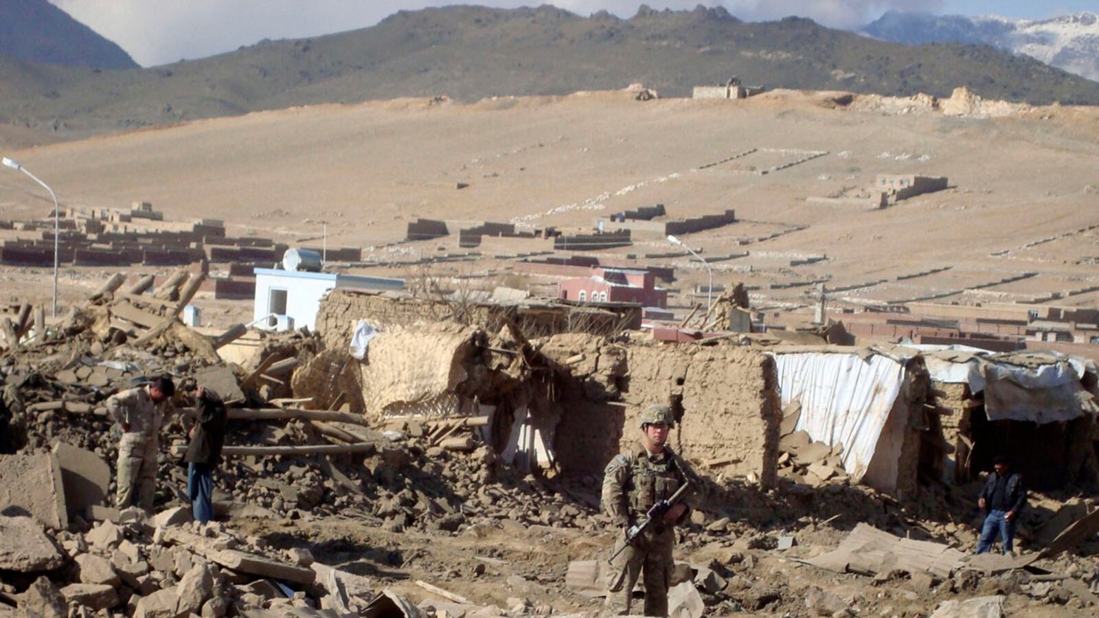 cheats/2012/11/24/afghani-bomber-hits-govt-building/afghanistan-explosion-wardak-cheat_jui1s1