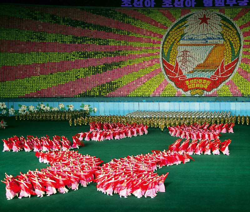 galleries/2014/09/13/inside-the-secret-world-of-north-korea/140911-north-korea-book-anonymous-country-11_ygetcy