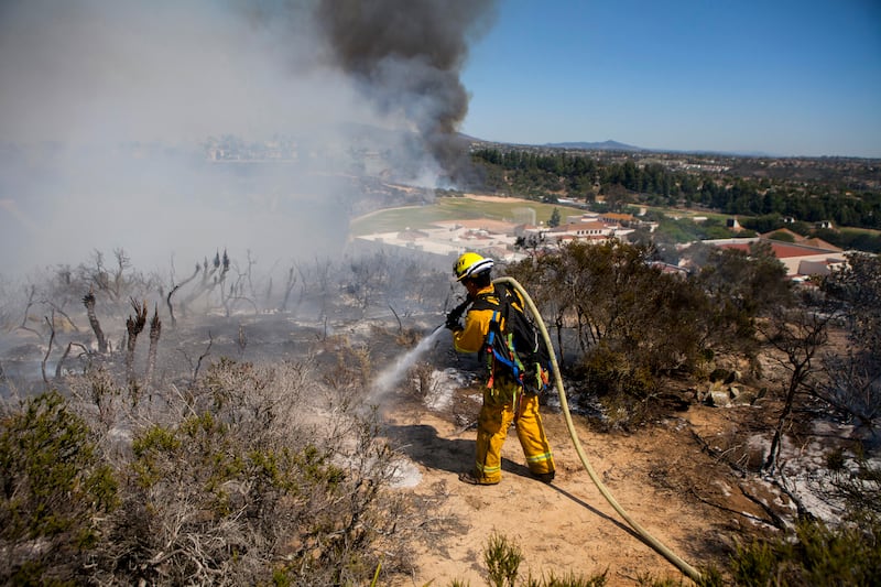 galleries/2014/05/15/wildfires-ravage-southern-california-photos/140715-cali-fires-gal01_xm0n92