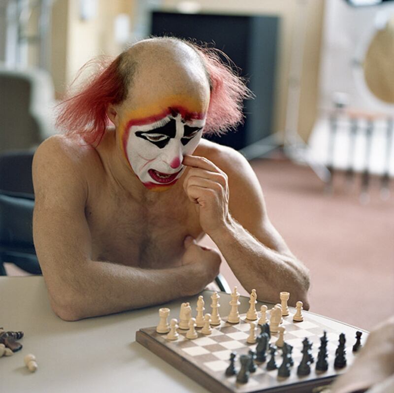 articles/2014/12/01/a-backstage-love-affair-with-cirque-du-soleil/141128-mcnearney-soleil5-embed_p7f0ud