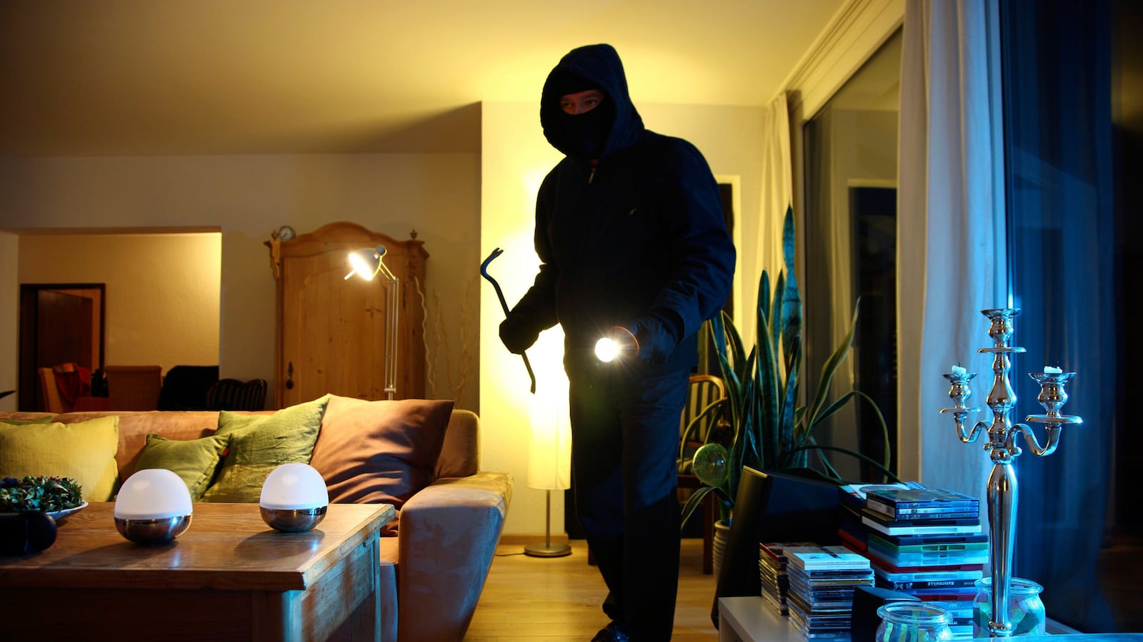 articles/2014/06/29/how-to-stay-liberal-after-you-get-robbed/140627-brown-robbed-tease_pyktil