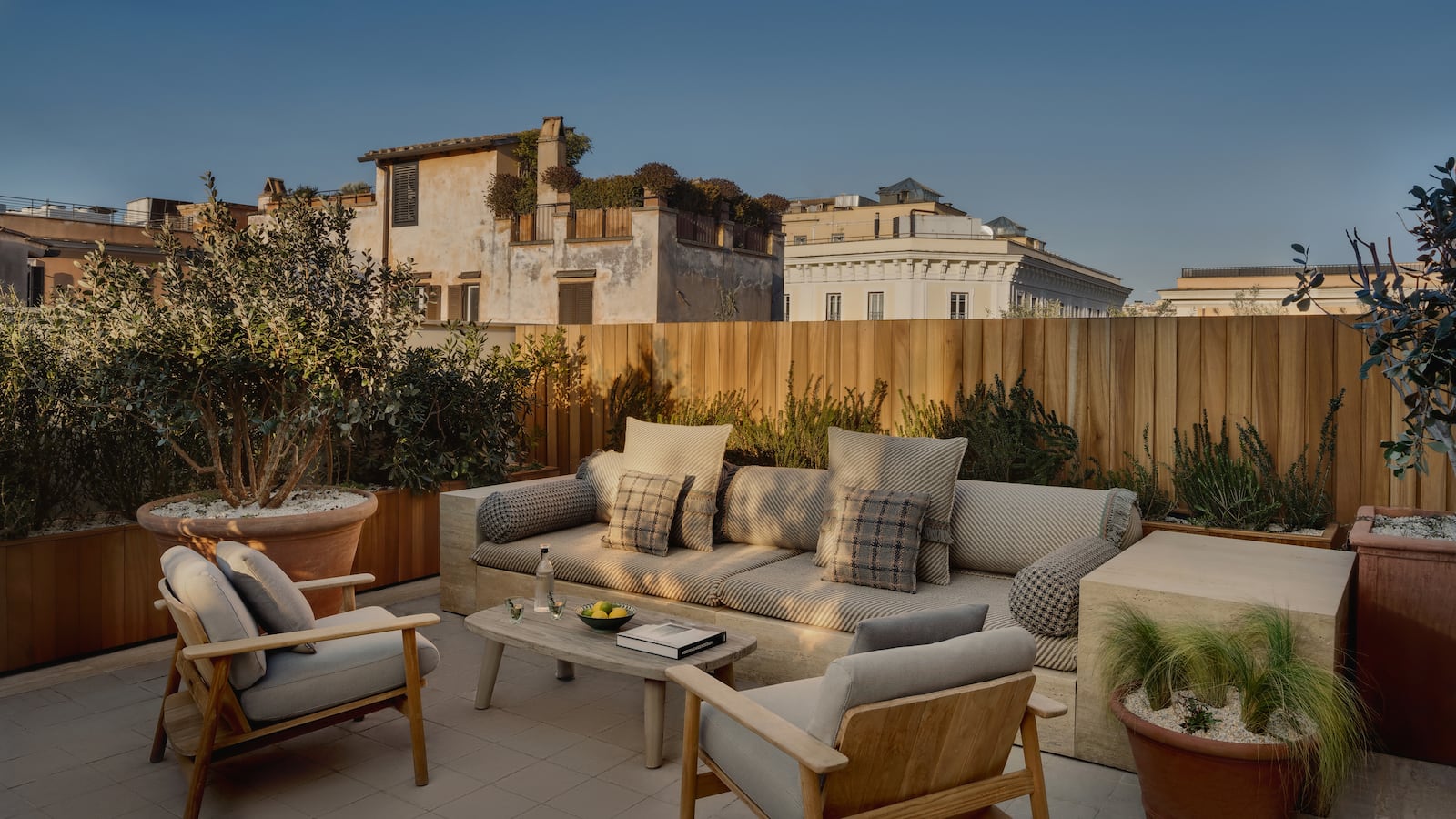 Terrace_Suite__10104-ORIGINAL_curivf