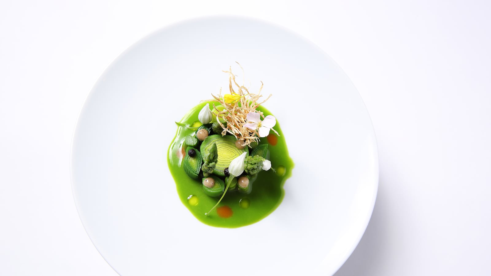 articles/2015/08/13/lux-life-guide-the-tastiest-events-at-los-angeles-food-wine/150812-lux-LA-food-tease_avic0h