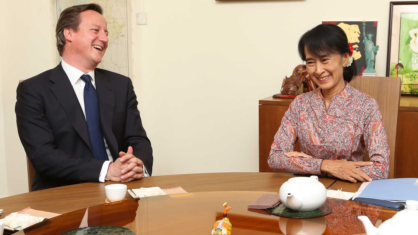 cheats/2012/04/13/cameron-visits-burma/cameron-visits-burma-cheat_w5ewuz