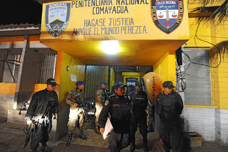 galleries/2012/02/15/honduras-prison-fire-photos/honduras-prison-fire-photos-eight_lcr41j