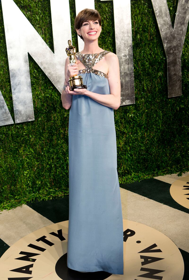 galleries/2013/02/25/best-of-the-academy-award-after-parties-vanity-fair-and-more-photos/anne-hathaway-oscars-after-parties_tme9zb